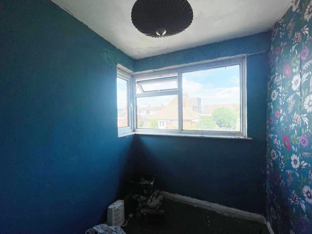 Lot: 42 - SEMI-DETACHED HOUSE FOR IMPROVEMENT - Bedroom two